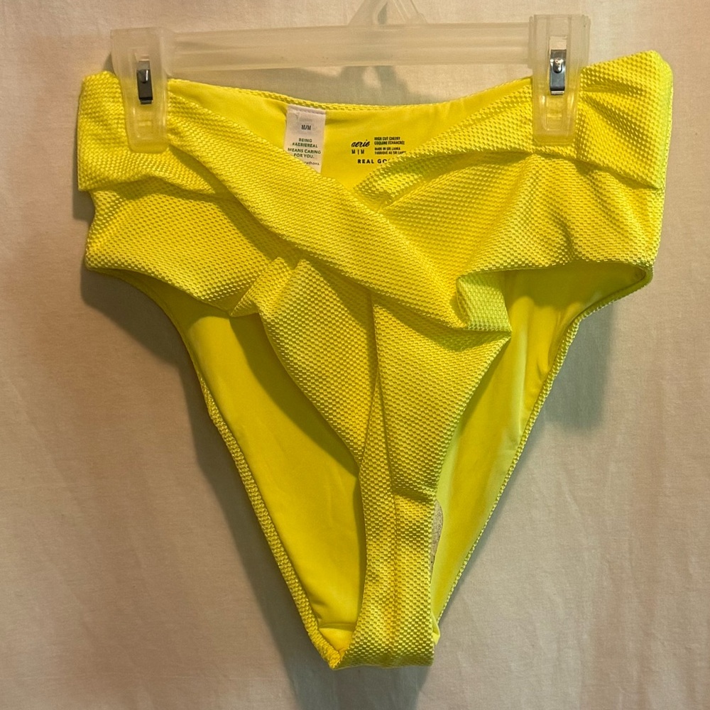 AA-590 Aerie NWOT High Cut Cheeky Yellow Summer Swim Bikini‎ Bottoms Size M